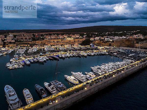 Mallorca  El Toro  Port Adriano zur blauen Stunde  Luftaufnahme