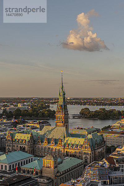 Deutschland  Hamburg  Alster und Hamburger Rathaus