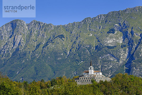 Slowenien  Soca-Tal  in der Nähe von Kobarid  Kirche St. Anton