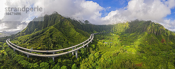 USA  Haswaii  Kaneohe  Kaneohe Forest Reserve  John A. Burns Freeway