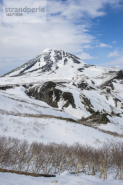 Hokkaido  Shiretoko-Nationalpark  Schneebedeckte Berge