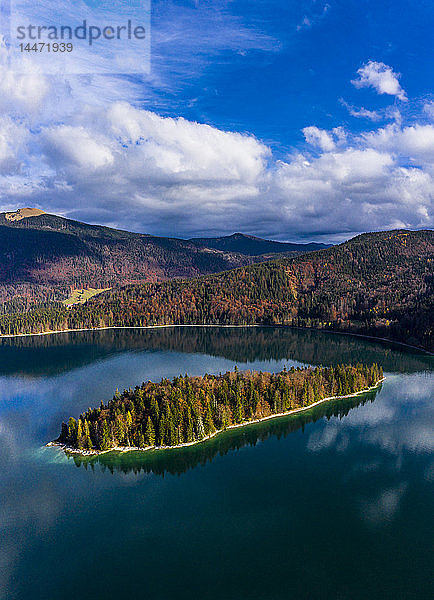 Deutschland  Oberbayern  Walchensee  Luftbild der Insel Sassau