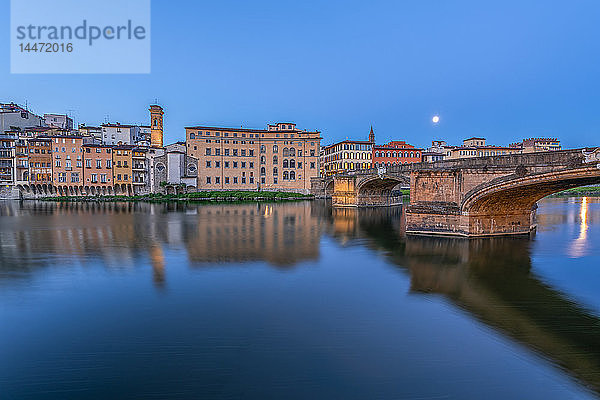 Italien  Toskana  Florenz  Ponte Vecchio zur blauen Stunde