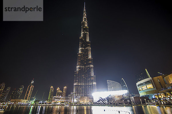 Vereinigte Arabische Emirate  Dubai  Burj Khalifa bei Nacht