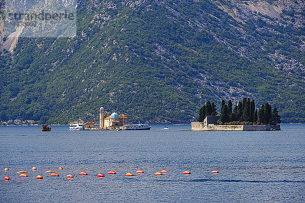 Montenegro  Bucht von Kotor  bei Perast  Inseln St. Georg  Sveti Dorde und St. Marien  Gospa od Skrpjela