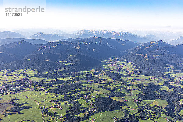 Deutschland  Bayern  Chiemgau  Luftaufnahme der Alpen