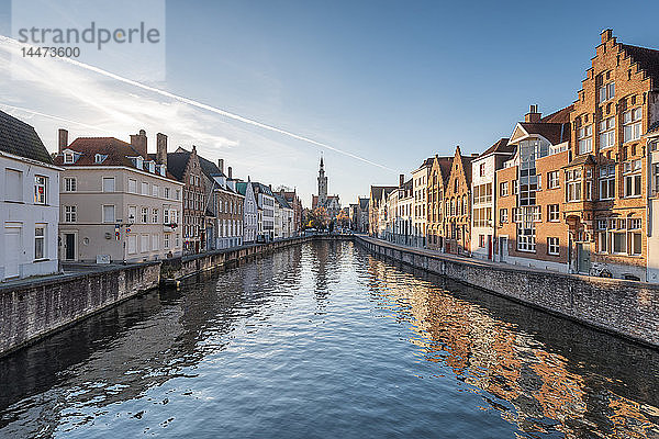Belgien  Brügge  Häuserzeile am Kanal