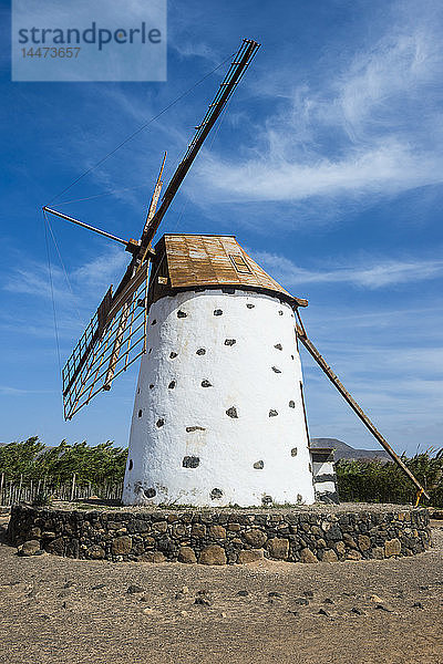 Spanien  Kanarische Inseln  Fuerteventura  El Cotillo  Windmühle