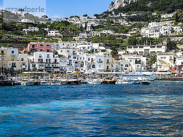 Italien  Kampanien  Golf von Neapel  Capri  Marina Grande  Boote