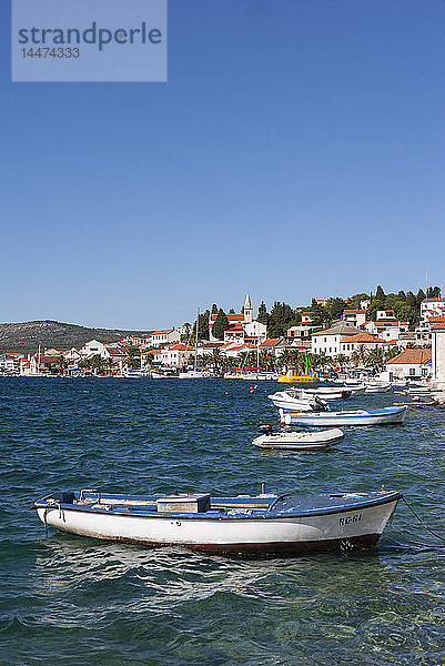 Kroatien  Dalmatien  Rogoznica  Adria  Hafen mit Fischerbooten