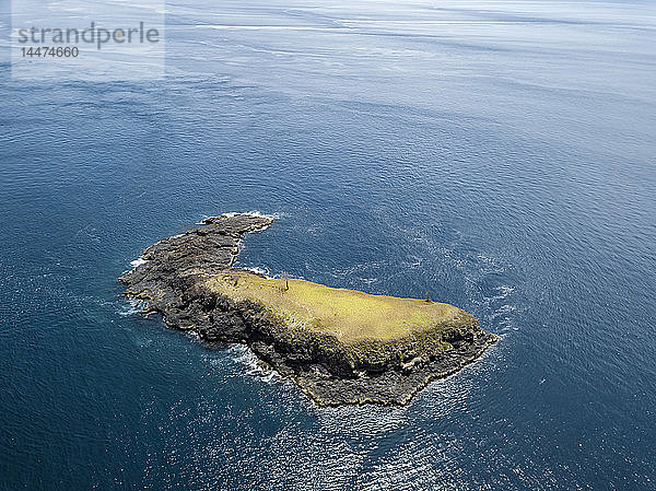 Indonesien  Bali  Karangasem  Luftaufnahme des unberührten Strandes