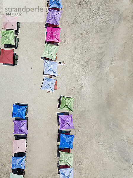 Indonesien  Bali  Karangasem  Luftaufnahme des unberührten Strandes