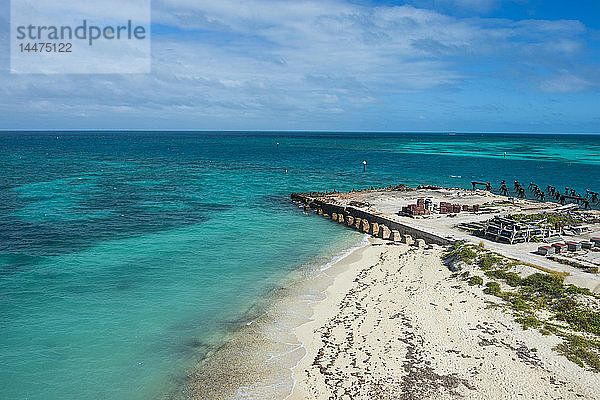 USA  Florida  Florida Keys  Dry Tortugas National Park  Fort Jefferson  Weißer Sandstrand in türkisfarbenem Wasser