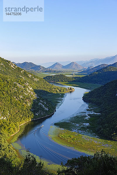 Montenegro  Fluss Crnojevic vom Aussichtspunkt Pavlova Strana aus gesehen