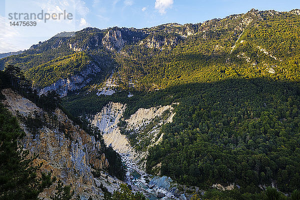 Montenegro  Provinz Mojkovac  Durmitor-Nationalpark  Tara-Schlucht  Tara-Fluss