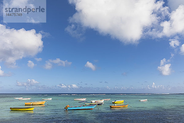 Mauritius  Westküste  Indischer Ozean  Trou Aux Biches  Fischerboote