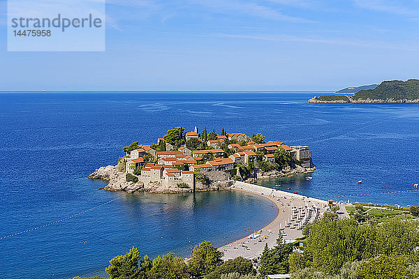 Montenegro  Adriaküste  Hotelinsel Sveti Stefan und Strand  in der Nähe von Budva