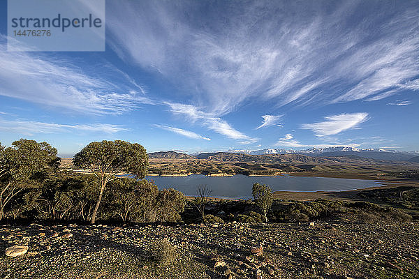 Marokko  Lalla Takerkoust  Reservoir gegen die Sonne