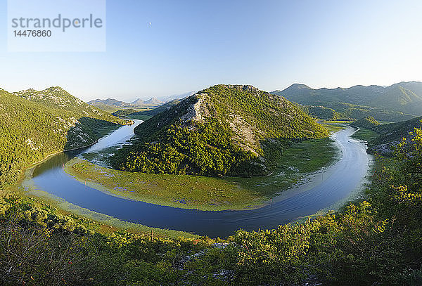Montenegro  Schleife des Flusses Crnojevic vom Aussichtspunkt Pavlova Strana aus gesehen