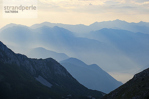 Montenegro  Lovcen-Nationalpark  Blick vom Berg Jezerski Vrh