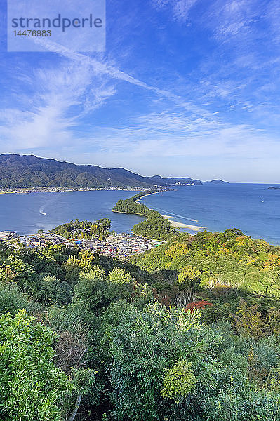 Japan  Präfektur Kyoto  Blick auf Amanohasidate mit Sandbank und Meer