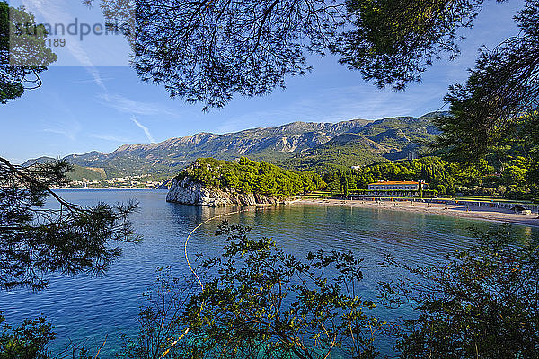 Montenegro  Adriaküste  Budva  Strand und Villa Milocer
