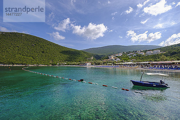 Montenegro  Bucht von Kotor  Halbinsel Lustica  Strand von Zanjice