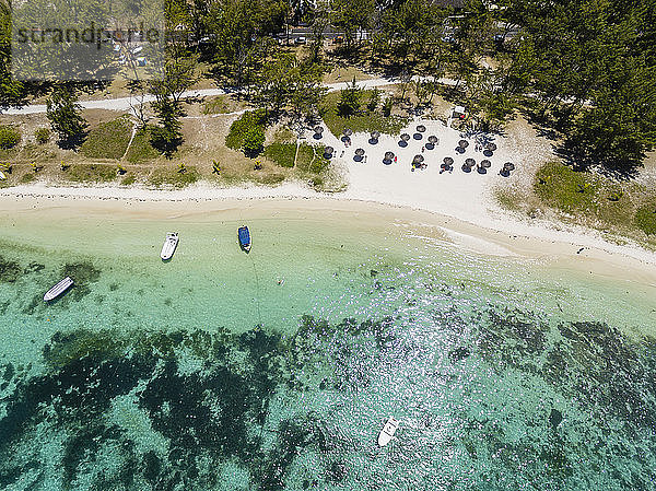 Mauritius  Ostküste  Indischer Ozean  Luftaufnahme des Strandes Belle Mare