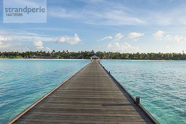 Malediven  Ari Atoll  Nalaguraidhoo  Sonneninsel  leerer Pier
