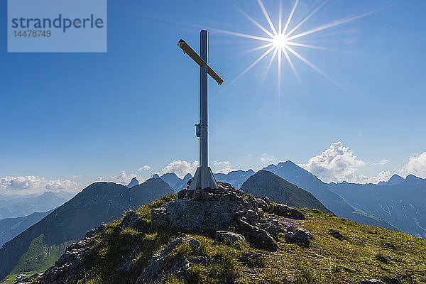 Deutschland  Bayern  Allgäu  Allgäuer Alpen  Gipfelkreuz auf dem Hochrappenkopf
