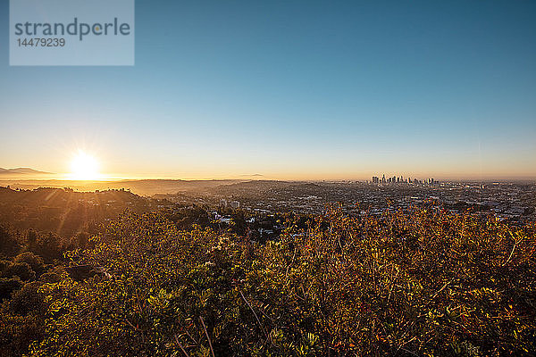 USA  Kalifornien  Los Angeles  Sonnenaufgang am Griffith-Observatorium