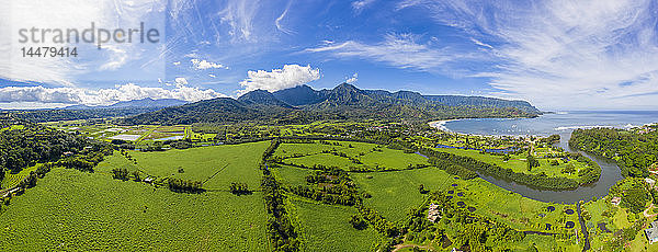 USA  Hawaii  Hanalei  Blick auf Tarofelder  Hanalei  Hanalei Bay und Hanalei River  Luftaufnahme