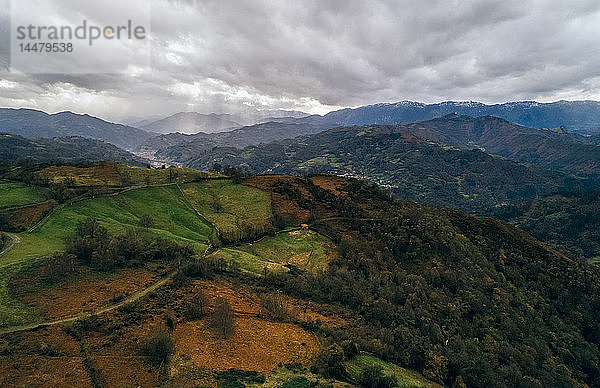 Spanien  Asturien  Berglandschaft im Herbst