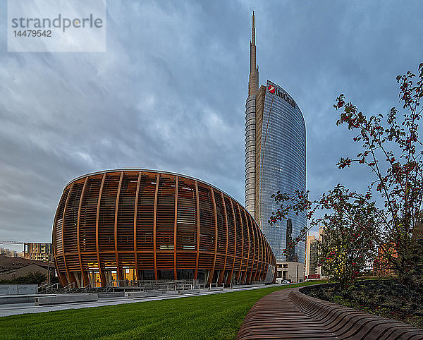 Italien  Mailand  Porta Nuova  Pavillon und Unicredit Tower bei Sonnenaufgang