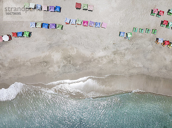 Indonesien  Bali  Karangasem  Luftaufnahme des unberührten Strandes