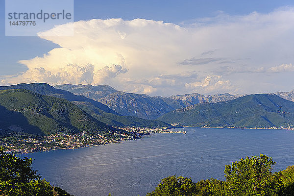 Montenegro  Herceg Novi  Bucht von Kotor  Blick von der Halbinsel Lustica  Baosici und Bijela