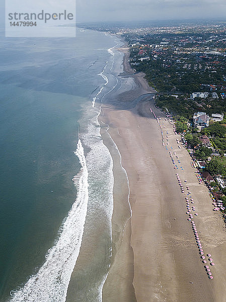 Indonesien  Bali  Semenyak  Luftaufnahme des Doppelsechsfachstrandes