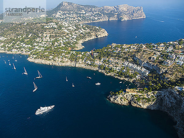 Spanien  Balearen  Mallorca  Luftaufnahme von Port d'Andratx  Steilküste