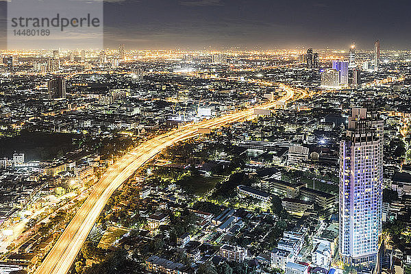 Thailand  Bangkok  Luftaufnahme der Stadt bei Nacht