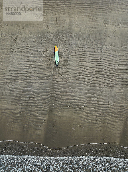 Bali  Kuta Beach  Surfbrett am Strand  Luftaufnahme