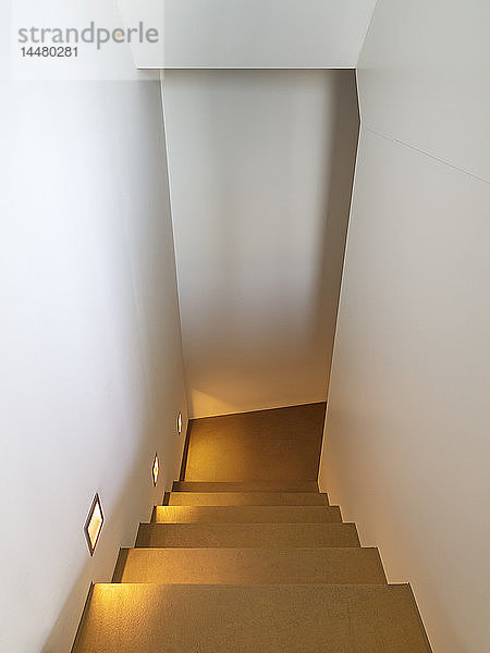 Treppenhaus in einer modernen Villa