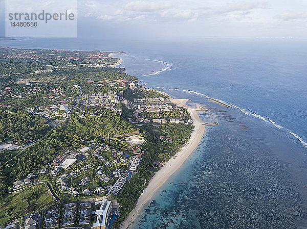Indonesien  Bali  Luftaufnahme der Hotelanlage am Strand von Nusa Dua