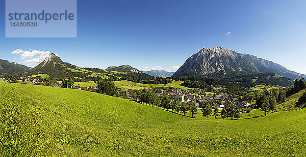 Österreich  Steiermark  Ausseerland  Tauplitz mit Grimming