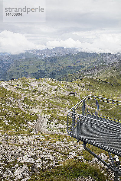 Deutschland  Bayern  Allgäuer Alpen  Nebelhorn  Nordwand steiler Pfad