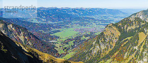 Deutschland  Bayern  Allgäu  Allgäuer Alpen  Panoramablick vom Kegelkopf bis Oberstdorf