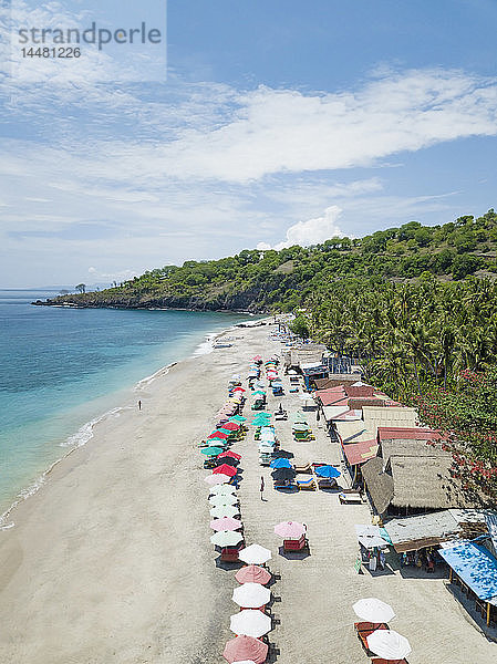 Indonesien  Bali  Karangasem  Luftaufnahme des unberührten Strandes