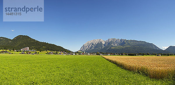 Österreich  Steiermark  Ausseerland  Bad Mitterndorf mit Grimming