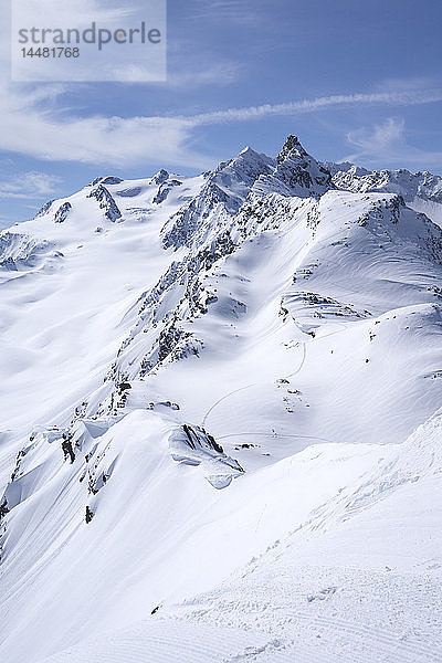 Frankreich  Französische Alpen  Les Menuires  Trois Vallees  Tiefschnee