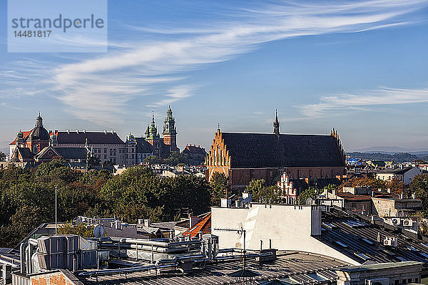 Polen  Krakau  historisches Stadtbild im Stadtzentrum mit Wawelschloss und Dreifaltigkeitskirche