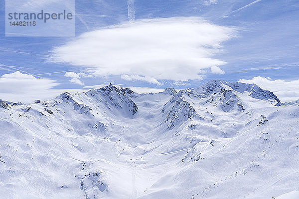 Frankreich  Französische Alpen  Les Menuires  Trois Vallees  Blick auf das Skigebiet